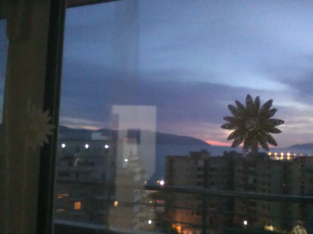 Lindita'S Seaview Appartment Vlore Luaran gambar